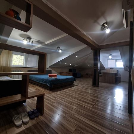 Apartments On Mustafa Ozturk Almaty Ngoại thất bức ảnh