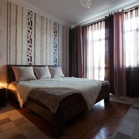 Apartments On Mustafa Ozturk Almaty Ngoại thất bức ảnh