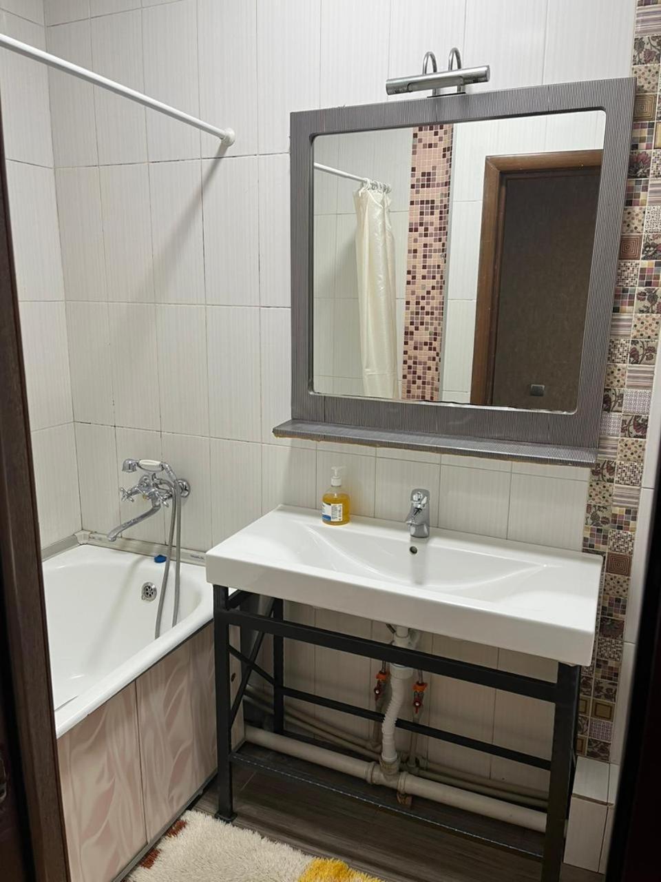 Apartments On Mustafa Ozturk Almaty Phòng bức ảnh