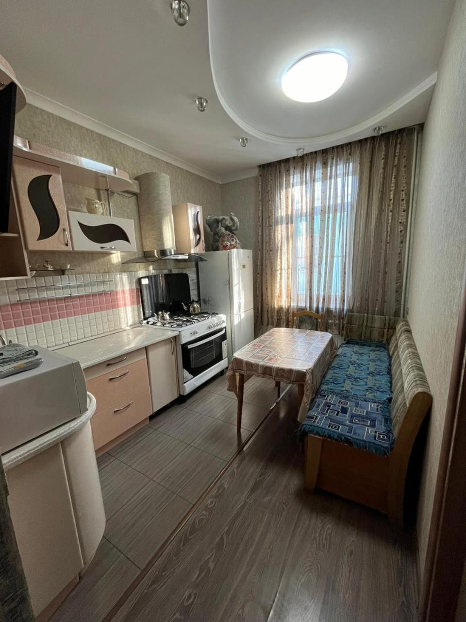 Apartments On Mustafa Ozturk Almaty Phòng bức ảnh